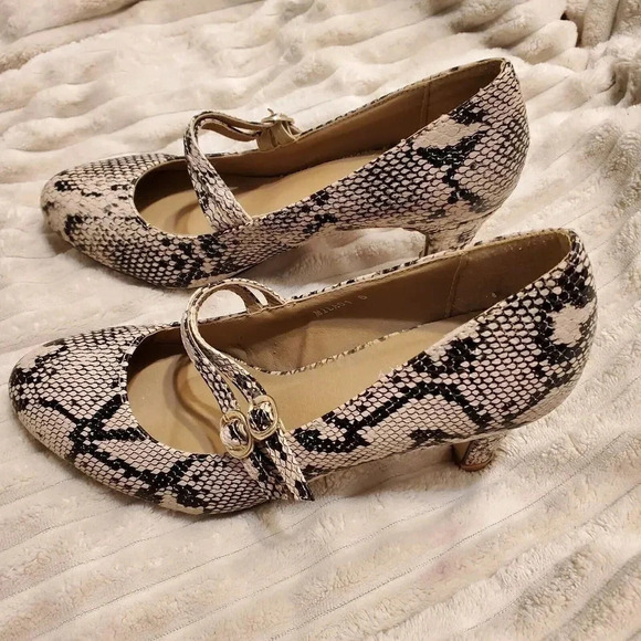 Riverberry Snakeskin Heels Womens Size 6 Black Tan Double Buckle - Picture 4 of 7